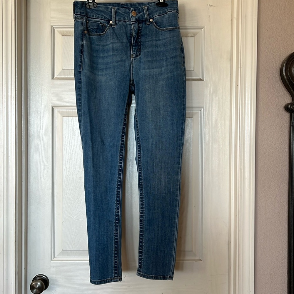 Seven7 sz 12 tummyless skinny jeans. Stretchy. EUC. Barely worn. Bundle & save